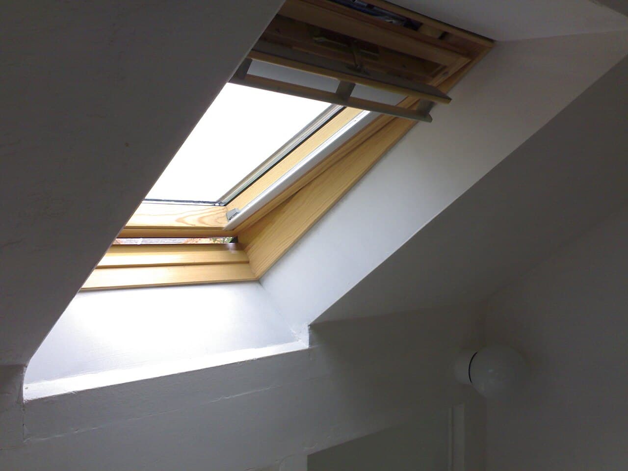 Canicule : Comment éviter la chaleur avec un VELUX ?